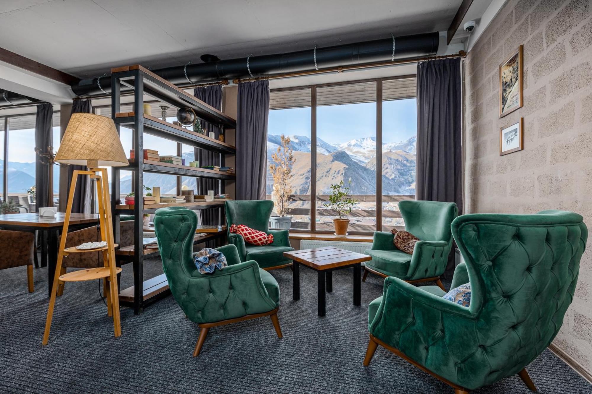Alpine Lounge Boutique Hotel Kazbegi Exteriör bild