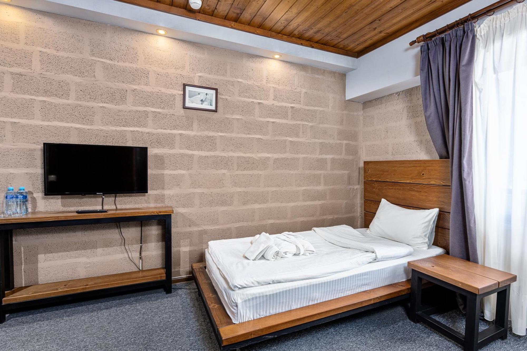 Alpine Lounge Boutique Hotel Kazbegi Rum bild