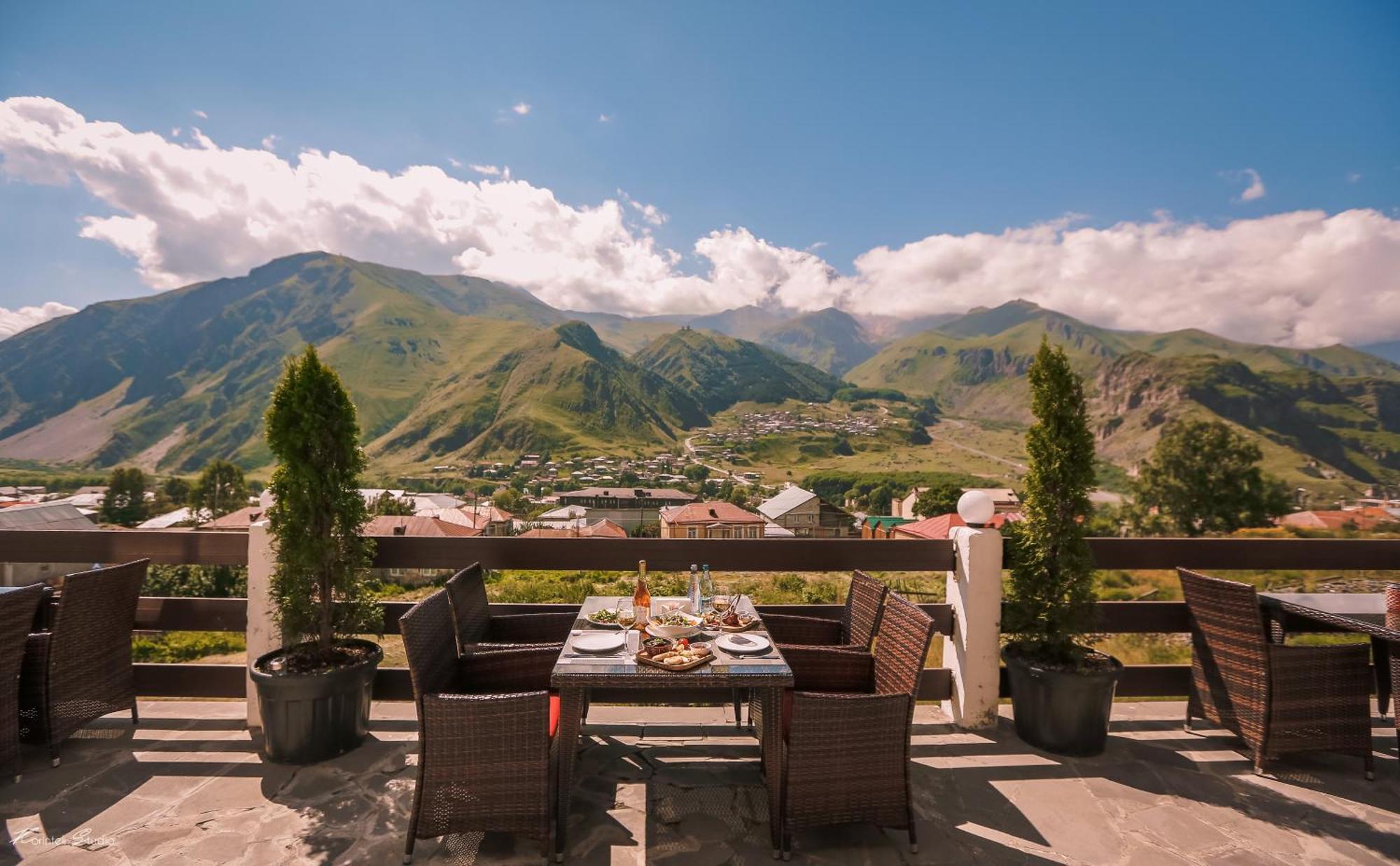 Alpine Lounge Boutique Hotel Kazbegi Exteriör bild