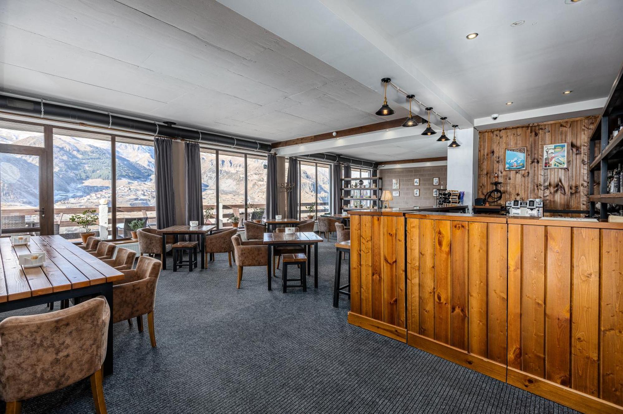 Alpine Lounge Boutique Hotel Kazbegi Exteriör bild