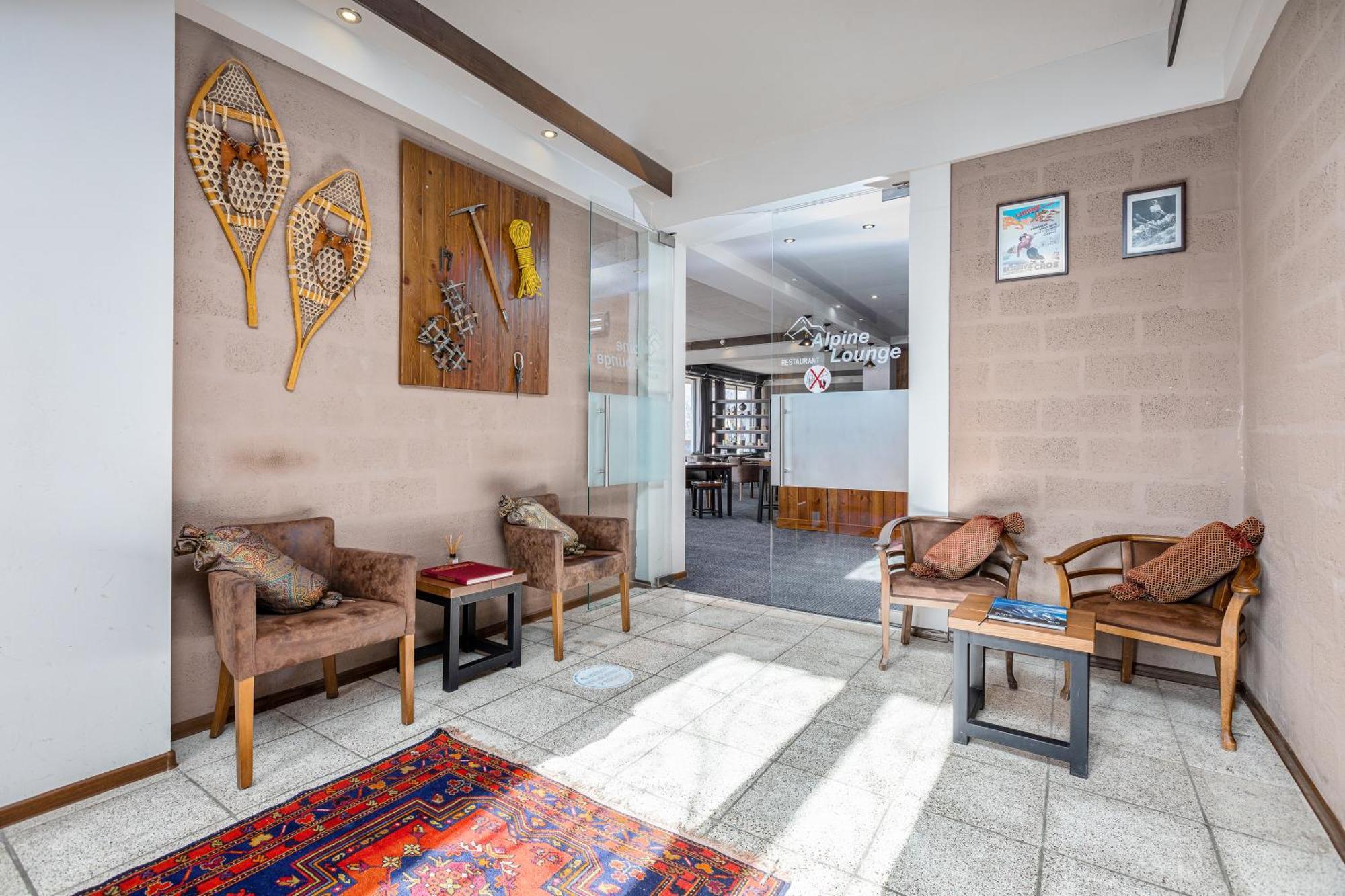 Alpine Lounge Boutique Hotel Kazbegi Exteriör bild