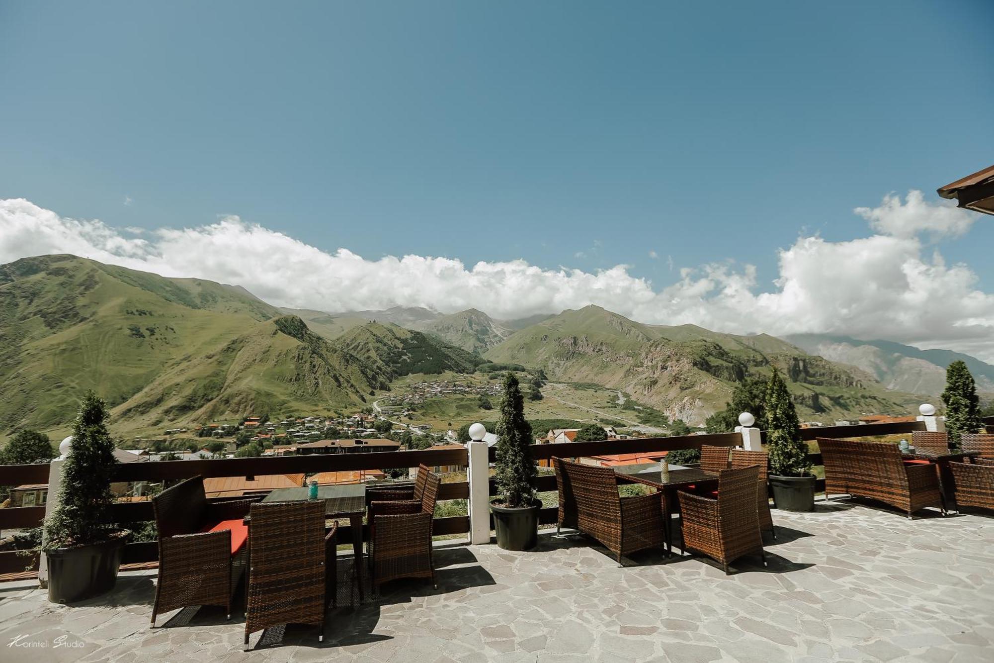 Alpine Lounge Boutique Hotel Kazbegi Exteriör bild