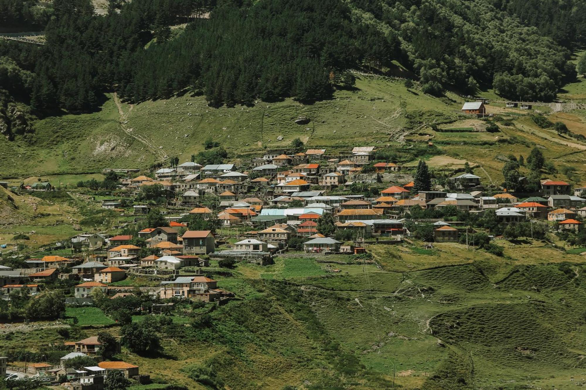 Alpine Lounge Boutique Hotel Kazbegi Exteriör bild