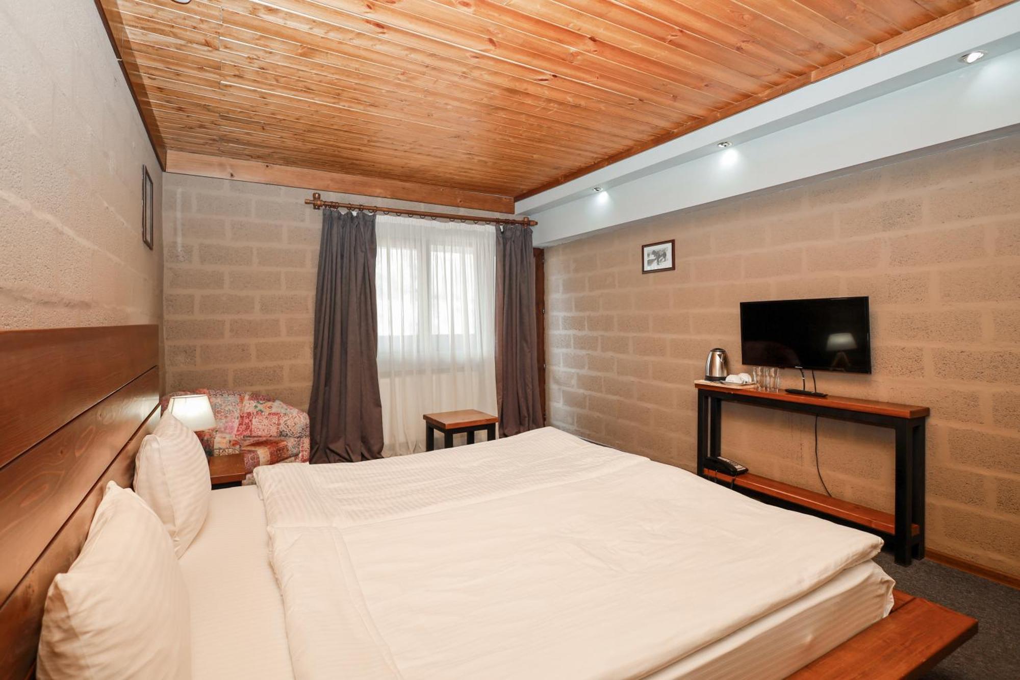 Alpine Lounge Boutique Hotel Kazbegi Exteriör bild
