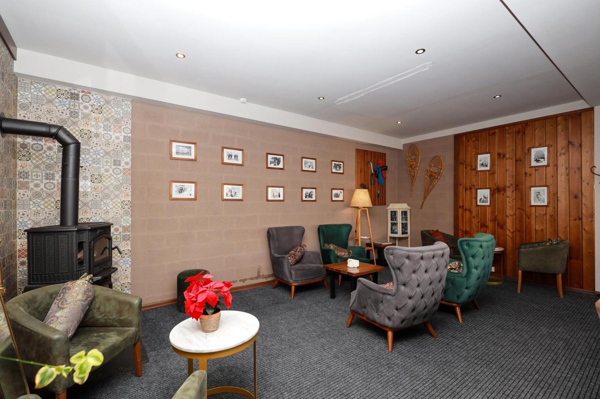 Alpine Lounge Boutique Hotel Kazbegi Exteriör bild