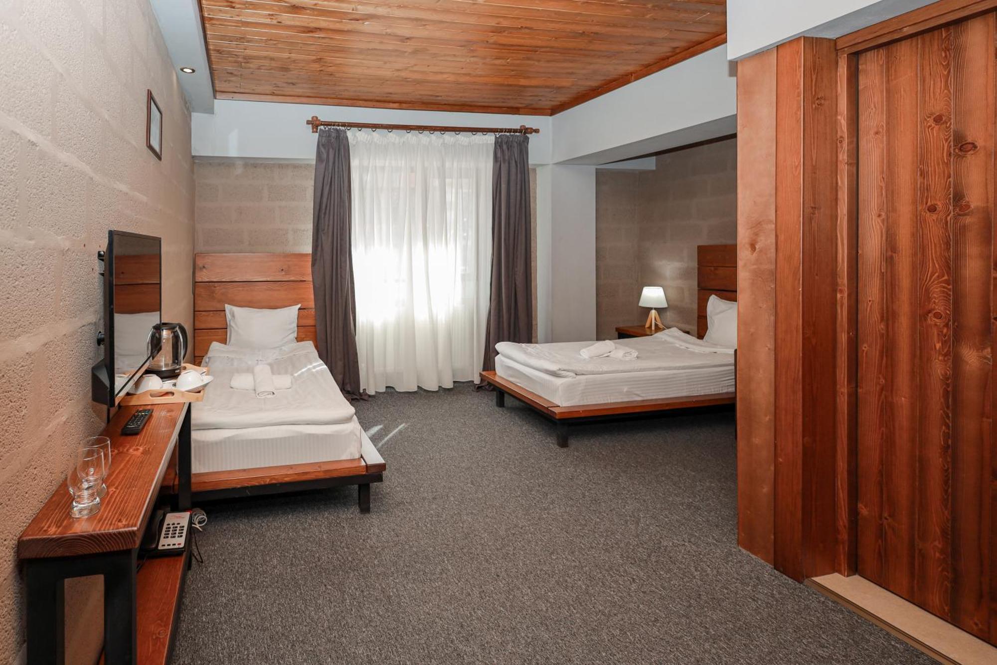 Alpine Lounge Boutique Hotel Kazbegi Exteriör bild