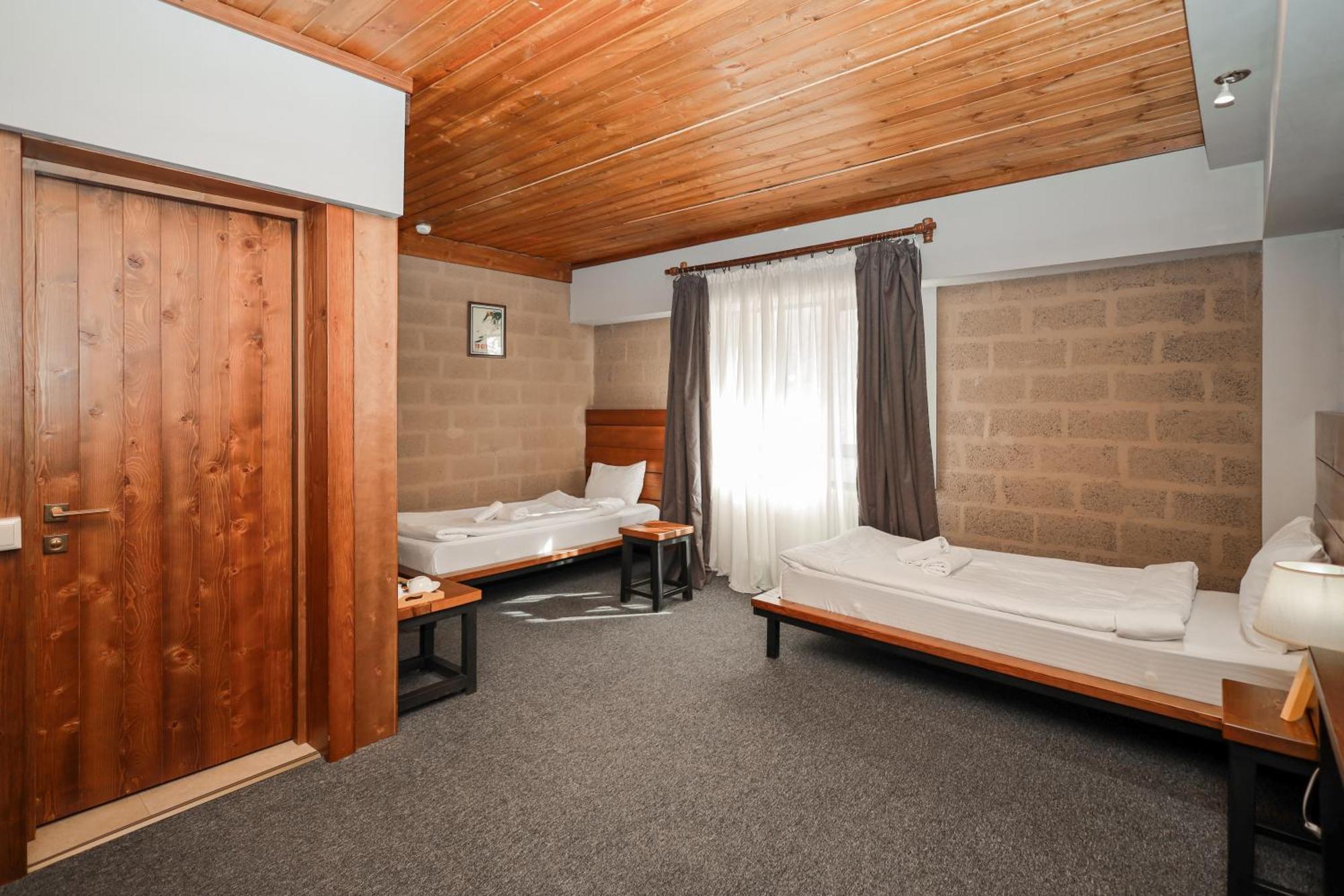 Alpine Lounge Boutique Hotel Kazbegi Exteriör bild