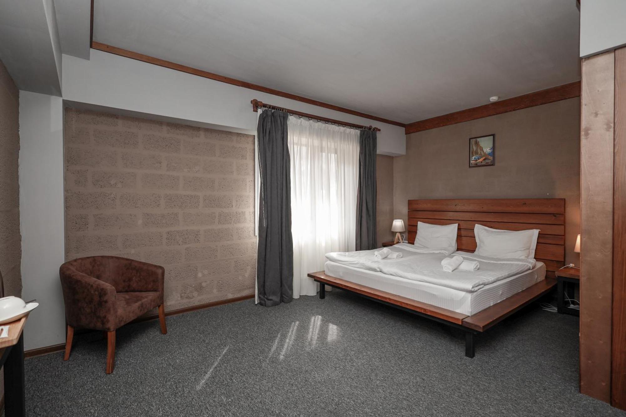 Alpine Lounge Boutique Hotel Kazbegi Exteriör bild