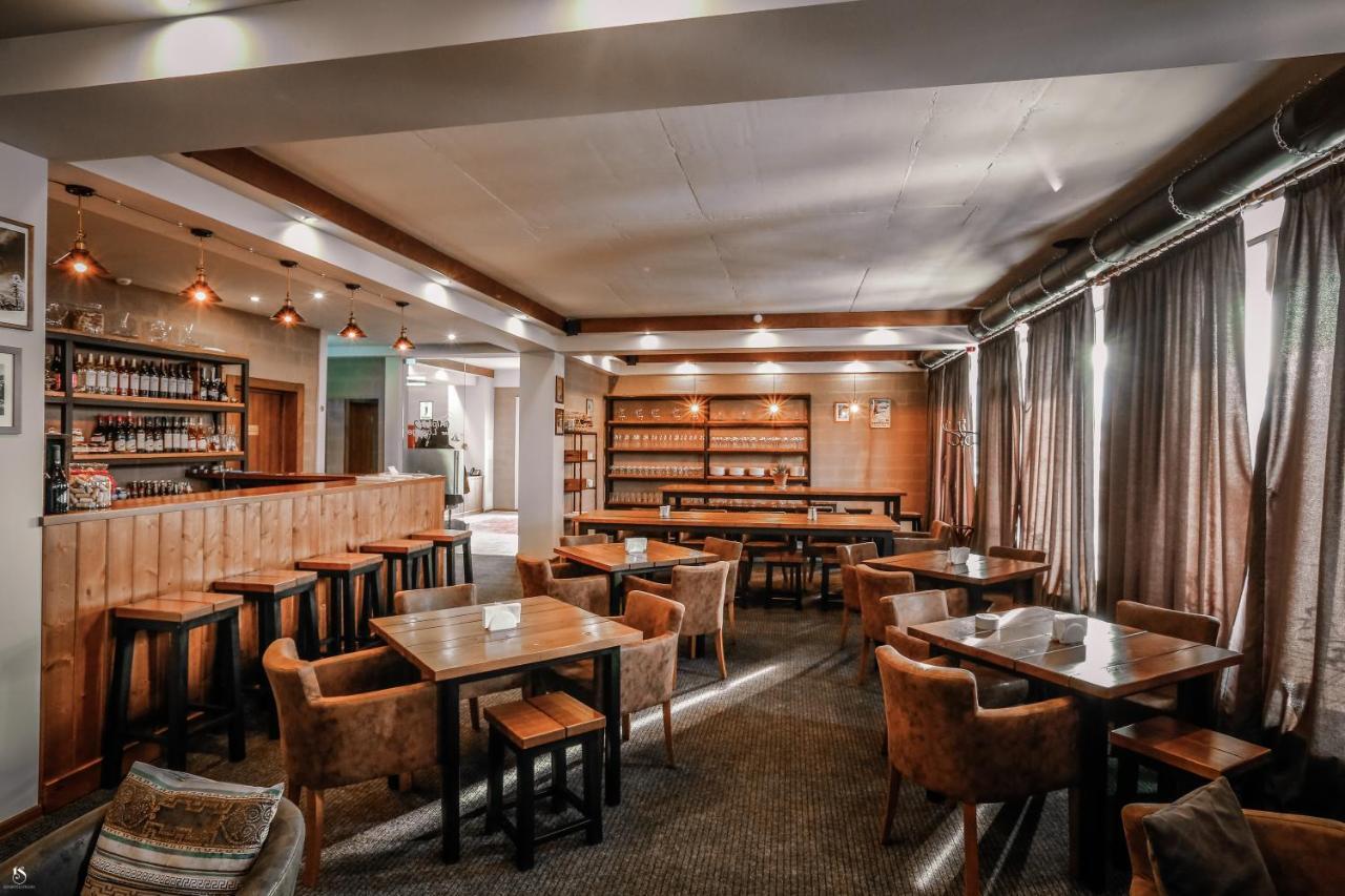 Alpine Lounge Boutique Hotel Kazbegi Exteriör bild